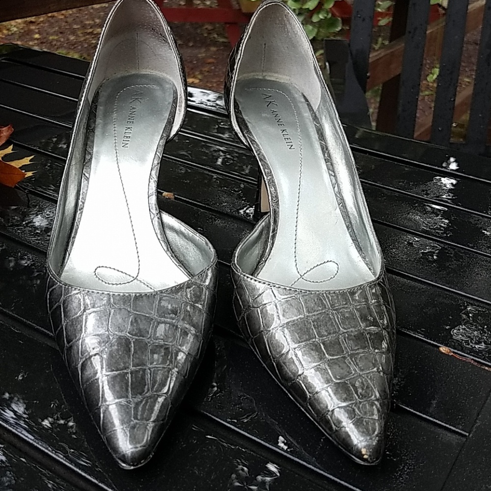 Charcoal heels